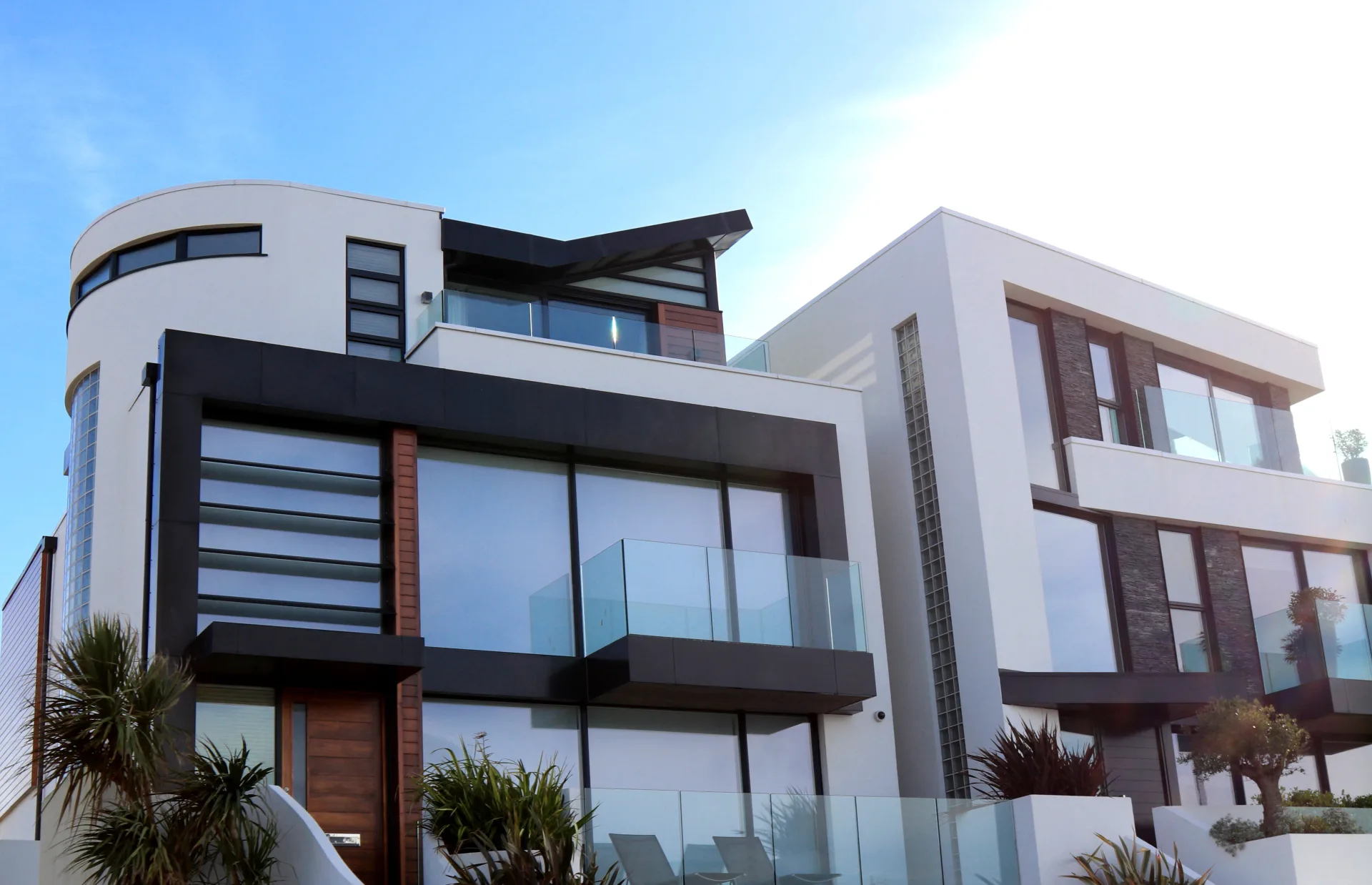 Signature Plot in Gulberg